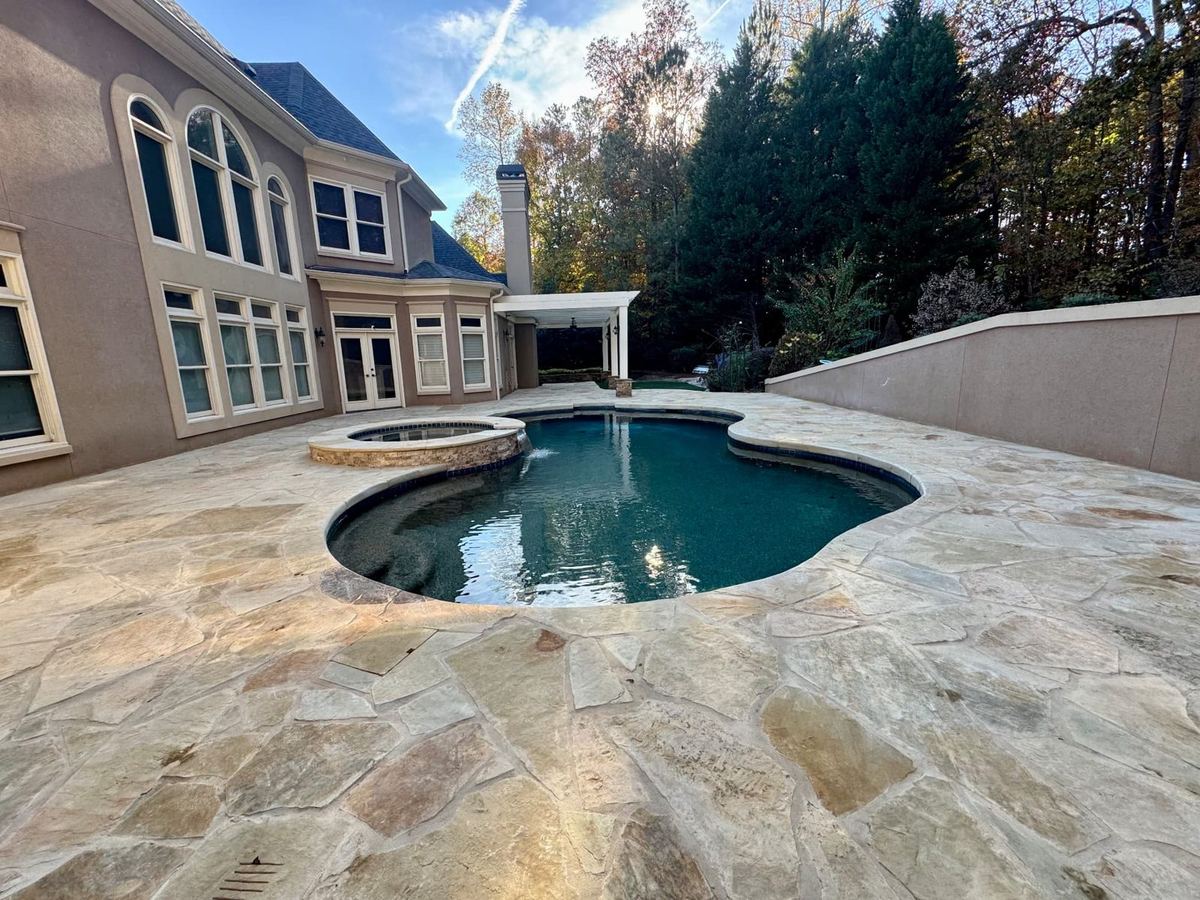 Flagstone pool deck around a pool and spa in Duluth, GA